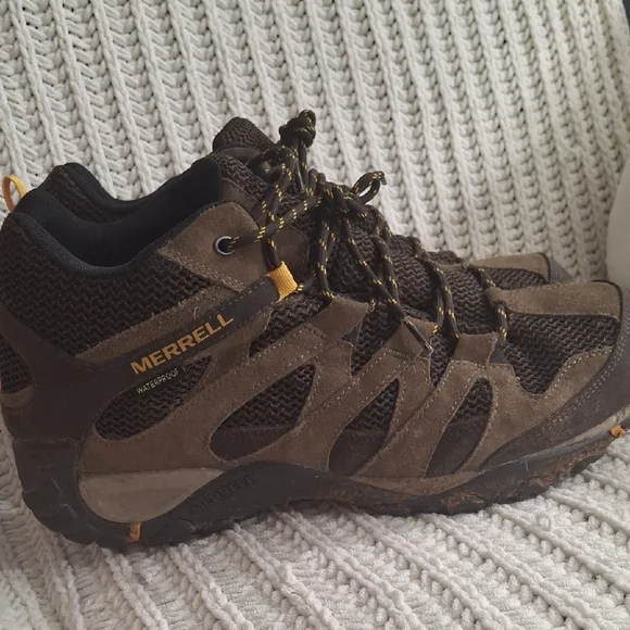 Merrell Brown and Black Athletic Shoes Rugged Design Waterproof - Picture 6 of 7